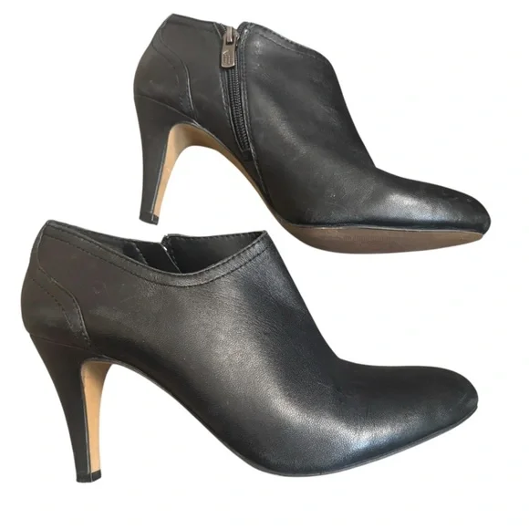 VINCE CAMUTO VIVE Black Ankle Bootie SZ 7.5 Leather Boots Side Zip Shoes - Picture 4 of 17